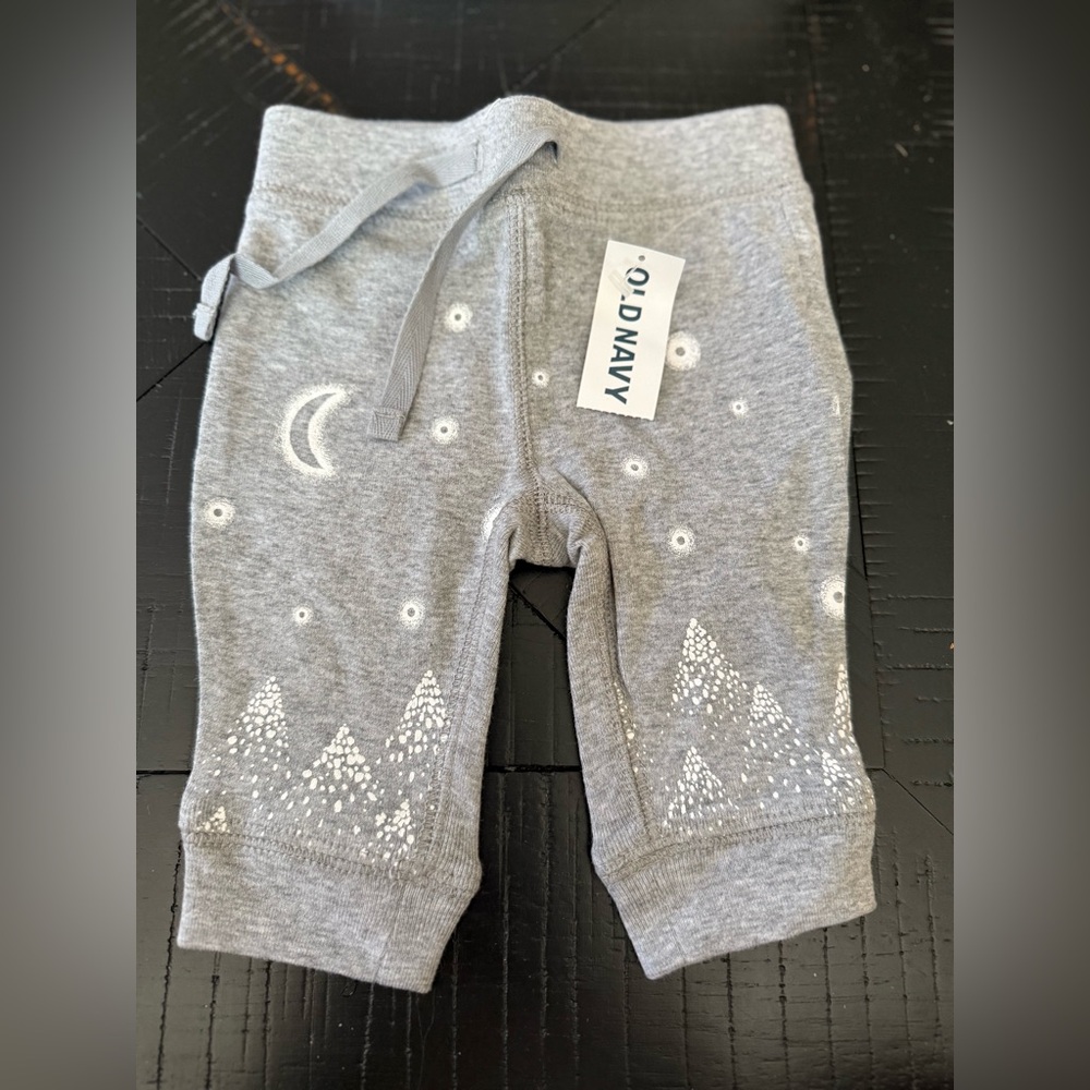 NWT 0-3 mos Baby Old Navy Gray Baby Pants with Starry Design and trees